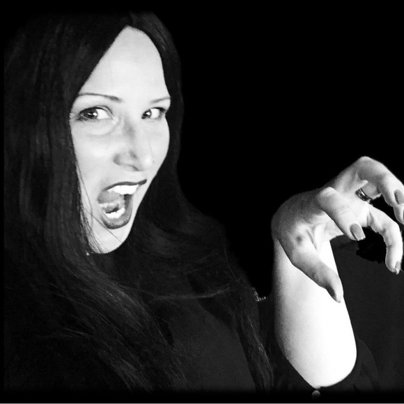 Meet your Posher, Daphne - Picture 1 of 1